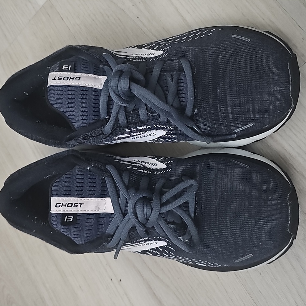 Brooks Ghost 13 women sz 9. Charcoal gray Silverylight pink reflectors.